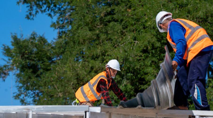 Professional residential roofers in Sorento, IL